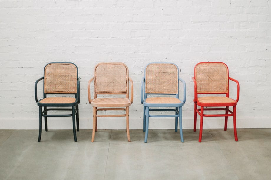 La tendencia está en las sillas de madera con curvas.¿Quieres conocer más a fondo esta técnica y sacarles todo el partido a las sillas de madera con curvas?