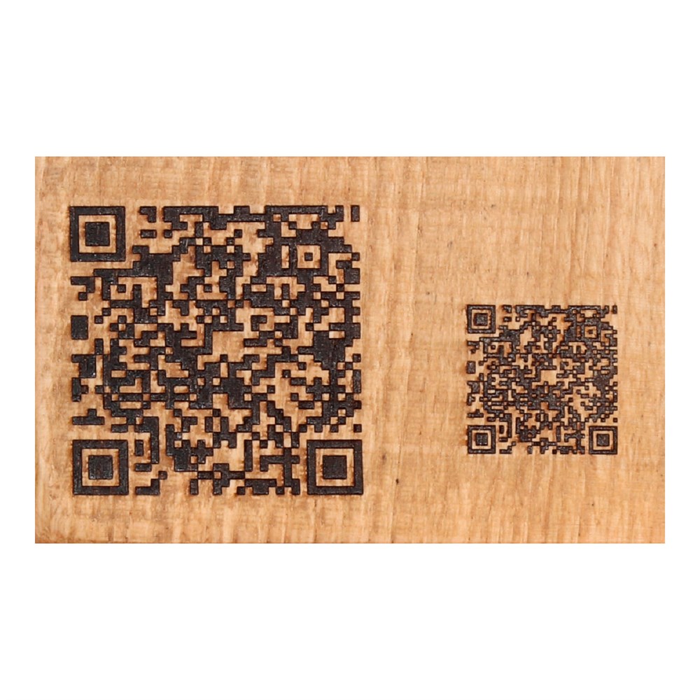 GRABADO QR EN MADERA por láser con máquina de control numérico. Encuéntralo en MisterWils. Más de 4000m² de exposición y almacén.