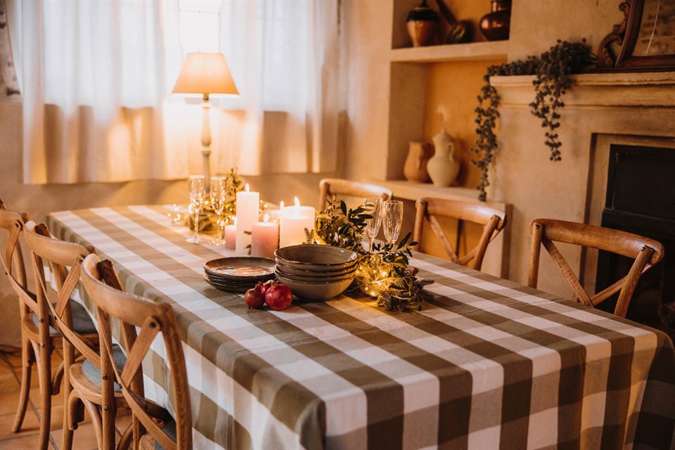 salón navidad con mesa de navidad